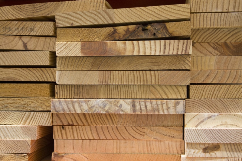 charpentier-COURSEGOULES-min_wood_pile_texture_timber_wooden_stack_brown_lumber-704447